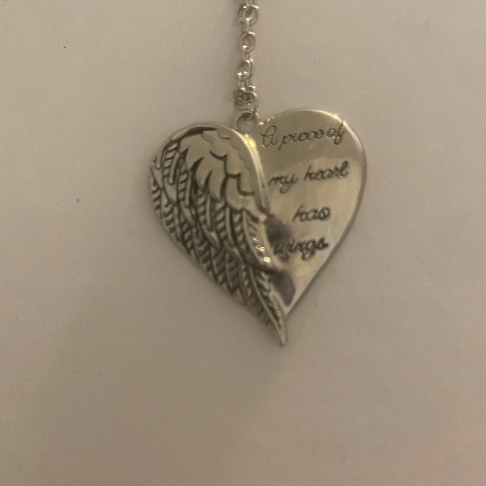 A piece of my heart has wings necklace - Picture 1 of 3